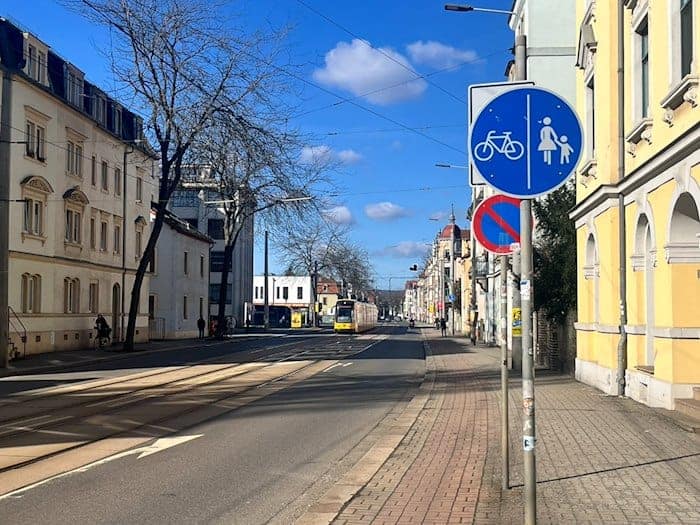 In den Ausbau der Verkehrssicherheit für Fußgänger und Radfahrer investiert die Stadt Dresden in diesem Jahr mehr als 8 Millionen Euro. Symbolfoto: CdH