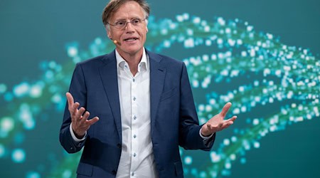 Die neue «Smart Power Fab» von Infineon in Dresden soll am 2. Juli eröffnet werden. (Archivbild)  / Foto: Peter Kneffel/dpa