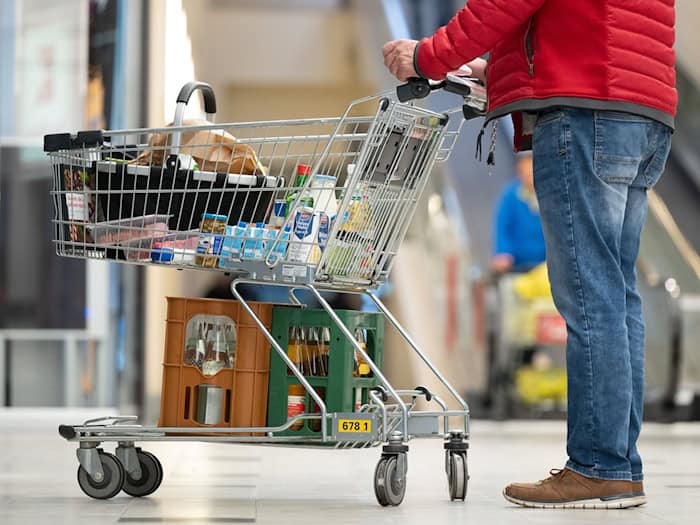 Zum Valentinstag waren vor allem Pralinen und Schmuck teurer (Symbolbild)  / Foto: Sebastian Kahnert/dpa