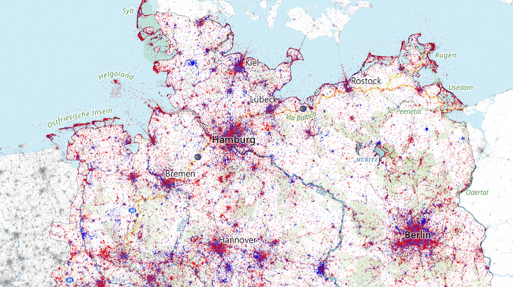 Digital traces in the landscape: red dots show where tourists post. Blue dots mark the destinations of locals. Dunkel et al.