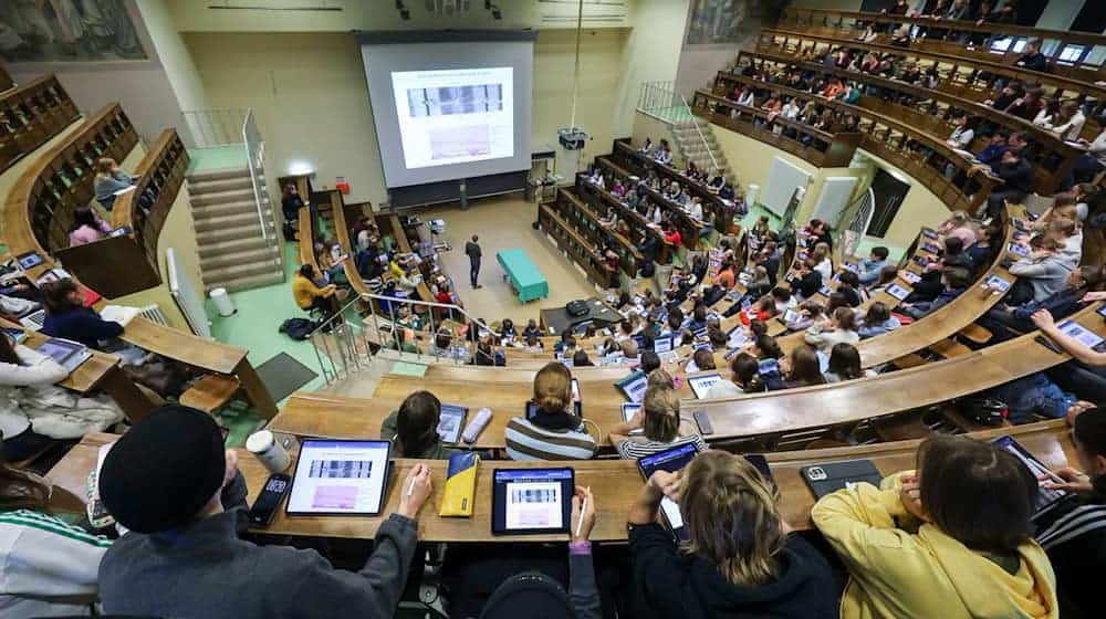 El dinero procede del fondo especial de 500.000 millones de euros financiado con deuda para infraestructuras y protección del clima. (Imagen simbólica) / Foto: Jan Woitas/dpa
