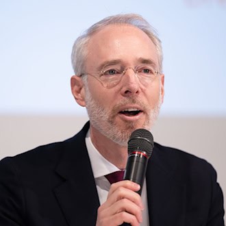 SKD-Generaldirektor Bernd Ebert schaut trotz gesunkener Besucherzahlen optimistisch in die Zukunft.  / Foto: Sebastian Kahnert/dpa