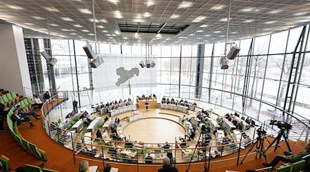 Sachsens Landtag diskutiert auf Antrag der CDU über eine Verschärfung des Jugendstrafrechts. / Foto: Sebastian Kahnert/dpa