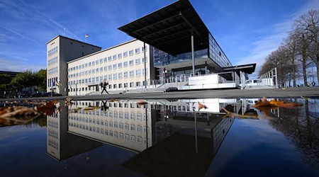 Der Sächsische Landtag will am Mittwoch über den Bildungsurlaub im Freistaat entscheiden. Es wird mit einer knappen Abstimmung gerechnet. (Archivbild) / Foto: Robert Michael/dpa