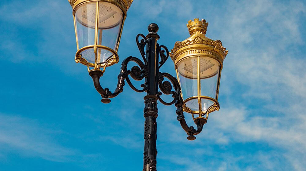 Symbolbild Straßenlaterne / pixabay Dimhou