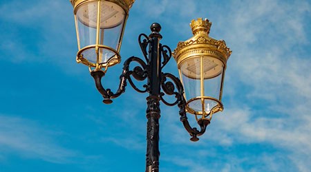 Symbolbild Straßenlaterne / pixabay Dimhou