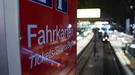 Vor zwei Wochen wurde bei Kaiserslautern ein Schaffner von einem Fahrgast tödlich verletzt. (Symbolbild) / Foto: Marcus Brandt/dpa