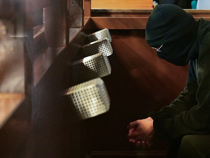 Im Prozess gegen einen 20-jährigen Syrer nach einem beinahe tödlichen Angriff auf einen spanischen Touristen am Holocaust-Mahnmal in Berlin-Mitte wird nach dreimonatiger Verhandlung ein Urteil erwartet. (Archivbild)  / Foto: Sebastian Gollnow/dpa