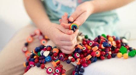 Für jeden Eingriff, jede Therapie eine Perle. Die bunten Mutperlen schenken den jungen Patienten am NCT/UCC Dresden Zuversicht auf ihrem Weg durch die Behandlung. Die soll künftig noch besser werden.