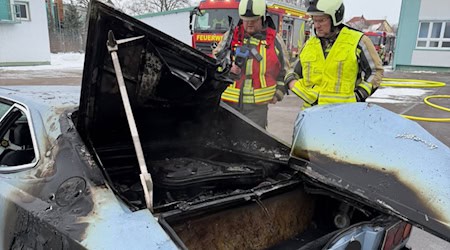 Das Fahrzeug ist schwer beschädigt. Foto: Feuerwehr Wilsdruff
