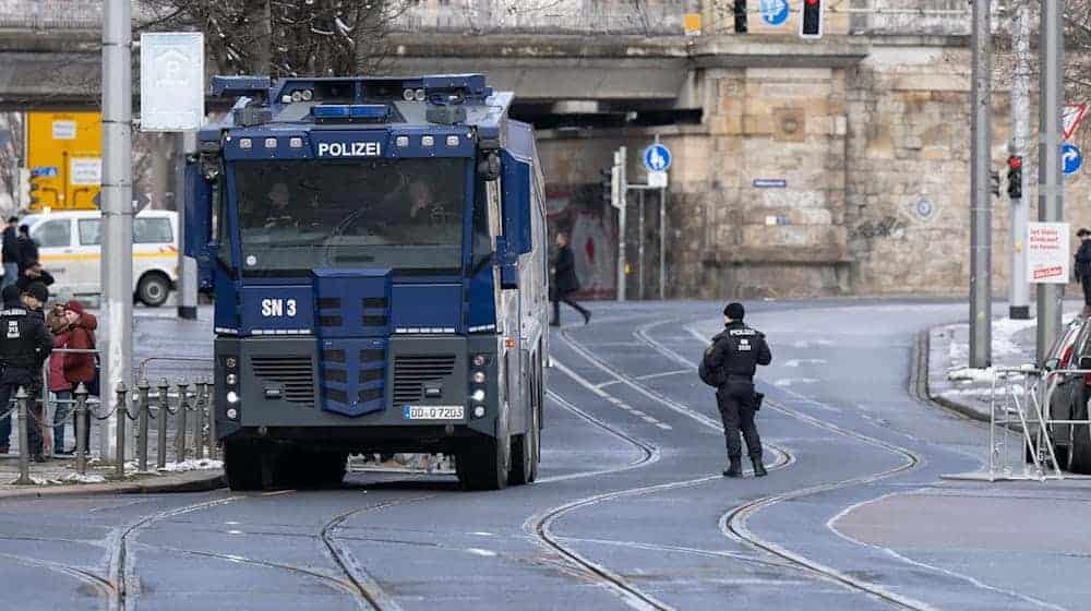 Für Freitag und Samstag sind in Dresden zahlreiche Veranstaltungen anlässlich des 81. Jahrestags der Zerstörung Dresdens im Zweiten Weltkrieg angemeldet. (Archivbild) / Foto: Sebastian Kahnert/dpa
