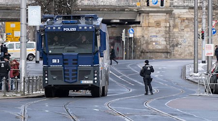Für Freitag und Samstag sind in Dresden zahlreiche Veranstaltungen anlässlich des 81. Jahrestags der Zerstörung Dresdens im Zweiten Weltkrieg angemeldet. (Archivbild) / Foto: Sebastian Kahnert/dpa