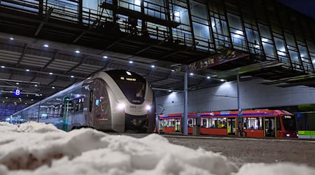 Zwischen Chemnitz und Leipzig verkehrt der erste Akkuzug im regulären Betrieb in Sachsen. / Foto: Hendrik Schmidt/dpa
