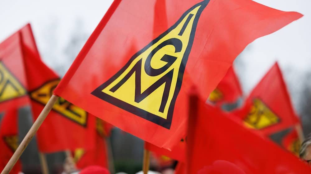 Many employees of the development service provider IAV in Stollberg are worried about the future. The IG Metall trade union has therefore called for a protest action (symbolic image) / Photo: Friso Gentsch/dpa