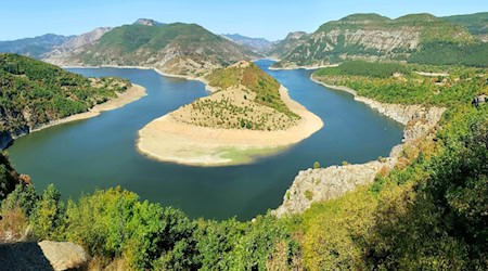 Picturesque bend of the Arda River in the Rhodope Mountains. According to new computer models, the Bulgarian mountains are 40 million years younger than previously assumed.