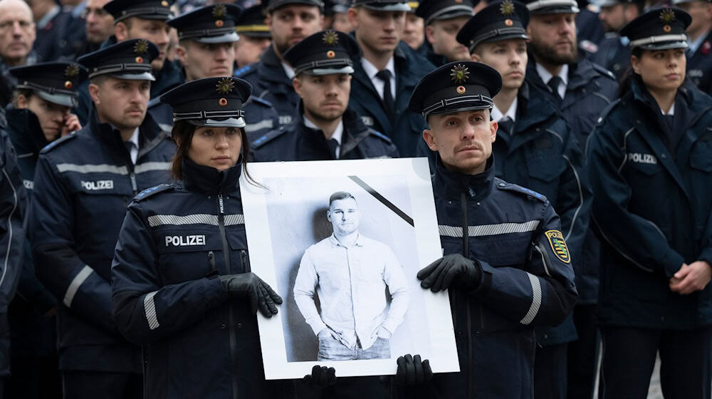 About a year ago, a 32-year-old police officer from Dresden died during an operation against car thieves in Brandenburg. (Archive photo) / Photo: Sebastian Kahnert/dpa