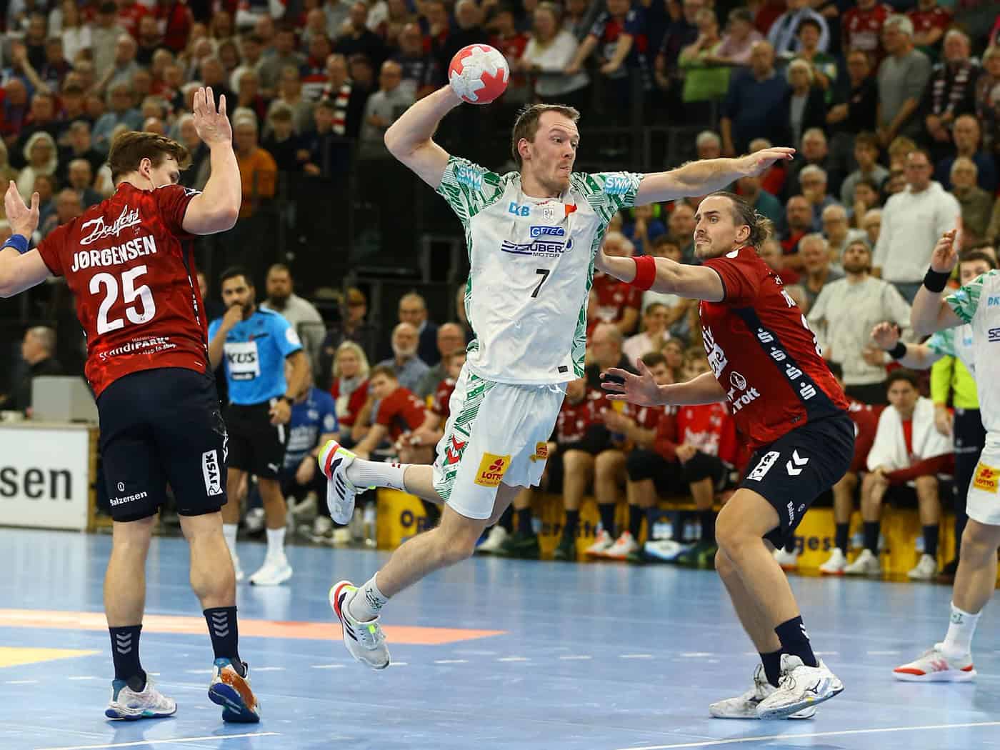 Felix Claar (M) was the best SCM shooter in Melsungen. (Archive picture) / Photo: Michael Hundt/dpa