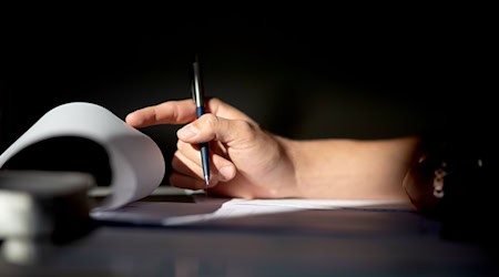 En Sajonia, los alumnos con discalculia reconocida recibirán a partir de ahora una compensación por las desventajas. (Imagen simbólica) / Foto: Daniel Reinhardt/dpa/dpa-tmn