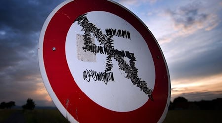 There was a sharp increase in right-wing extremist incidents at schools in Saxony in 2025. (Symbolic image) / Photo: Arno Burgi/dpa-Zentralbild/dpa