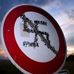 An sächsischen Schulen gab es 2025 eine starke Zunahme rechtsextremer Vorfälle. (Symbolbild) / Foto: Arno Burgi/dpa-Zentralbild/dpa