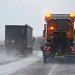 Streusalz wird knapp – manche Kommunen kämpfen mit Engpässen. (Archivbild) / Foto: David Hammersen/dpa