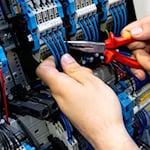 Ein Unbekannter machte sich in der Nacht an einem Stromkasten zu schaffen. (Symbolbild) / Foto: Sven Hoppe/dpa