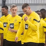 Wie Süle fehlt auch Schlotterbeck (m) weiter. (Archivbild) / Foto: Bernd Thissen/dpa