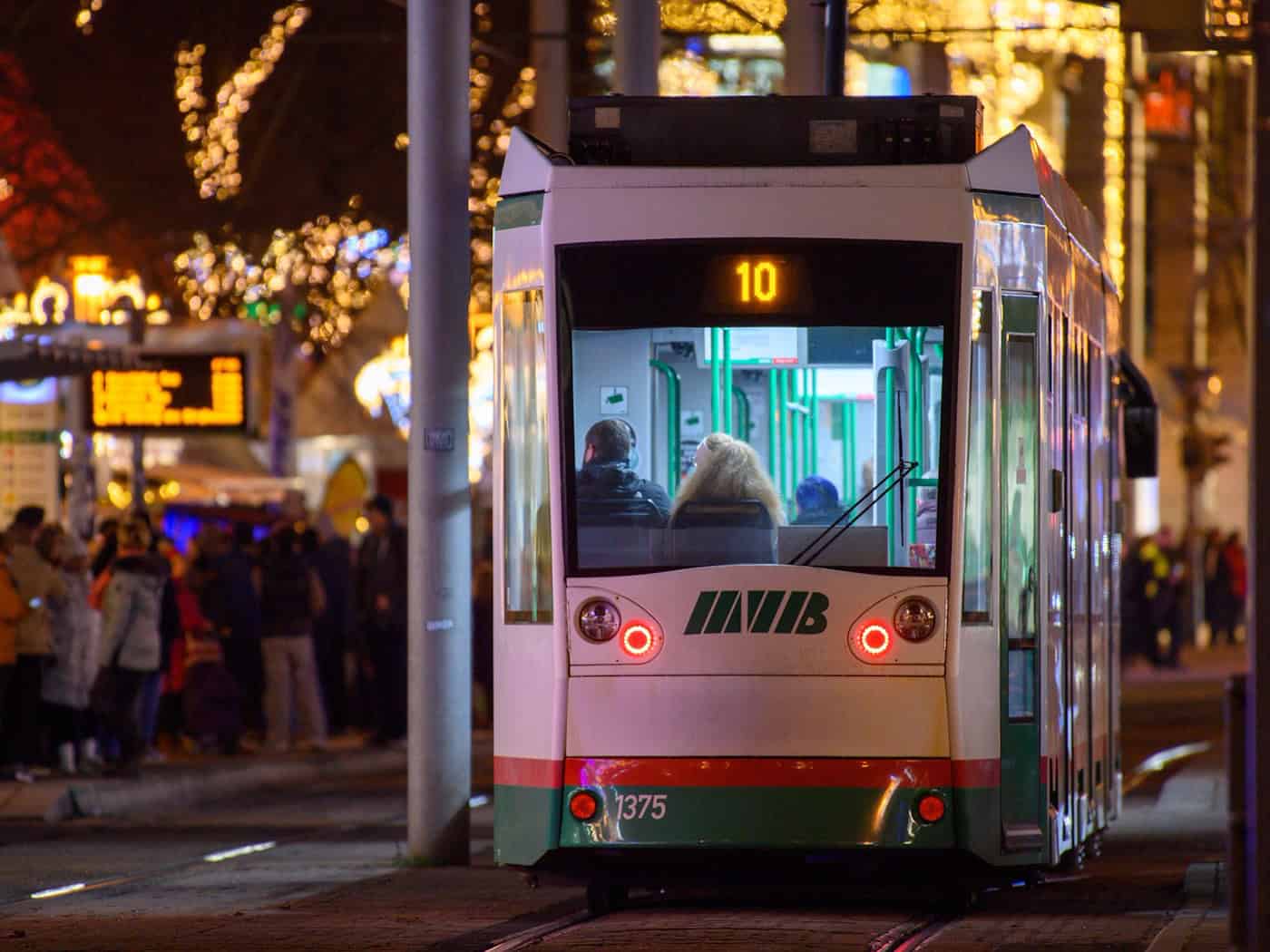 In Magdeburg wird bis in die Nacht auf Sonntag gestreikt. (Archivbild) / Foto: Klaus-Dietmar Gabbert/dpa