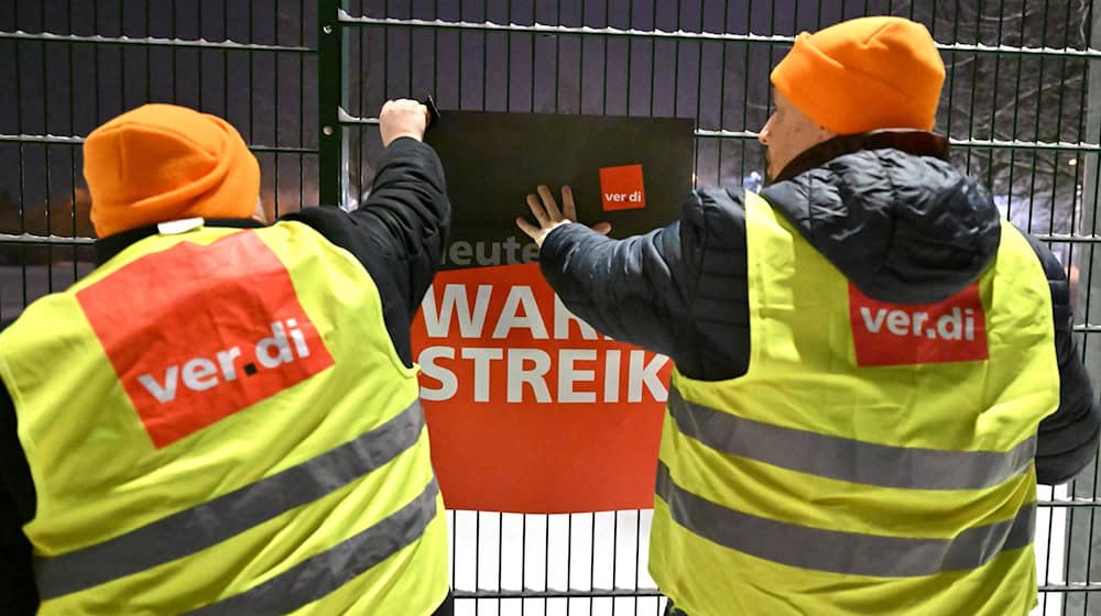 Die Gewerkschaft Verdi hat auch in Sachsen zu Warnstreiks bei kommunalen Verkehrsunternehmen aufgerufen. / Foto: Martin Schutt/dpa