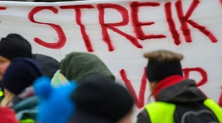 Mit einem landesweiten Warnstreik erhöht die Gewerkschaft Verdi in Sachsen den Druck im Tarifstreit (Symbolbild) / Foto: Klaus-Dietmar Gabbert/dpa