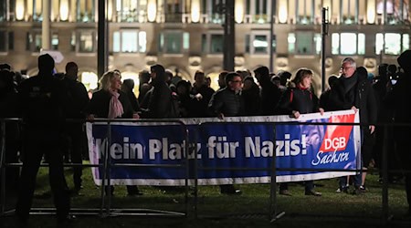 Das Bündnis «Dresden Wi(e)dersetzen» will Neonazis beim Gedenken an die Zerstörung Dresdens keinen Raum geben (Archivbild). / Foto: Str./dpa