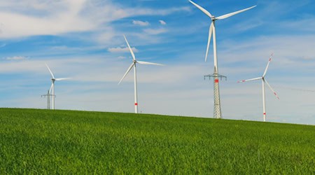 Electricity from wind has to go somewhere. High-temperature batteries are seen as a beacon of hope for large-scale energy storage. The HZDR in Dresden has now uncovered a crucial weak point in these batteries.