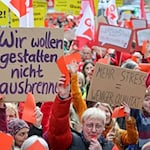 Bei angehenden Grundschullehrern in Sachsen gibt es Unmut über die Streichung einer Zulage für das Referendariat im ländlichen Raum (Archivbild).  / Foto: Jan Woitas/dpa
