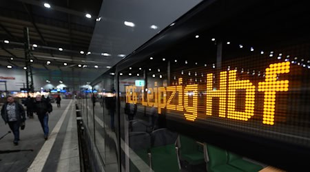 Nach Vandalismus ist der Zugverkehr zwischen Leipzig und Chemnitz gestört (Symbolbild) / Foto: Hendrik Schmidt/dpa