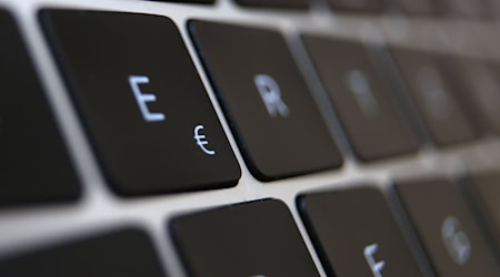 Die Polizei warnt eindringlich vor unseriösen Angeboten bei Online-Geldanlagen. (Symbolbild) / Foto: Karl-Josef Hildenbrand/dpa