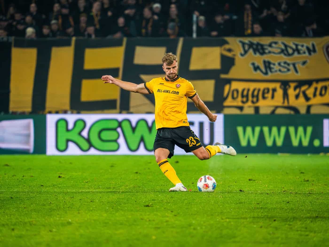 Dynamo-Pechvogel Lars Bünning: Warum der Abwehr-Hüne plötzlich nur noch Zuschauer ist