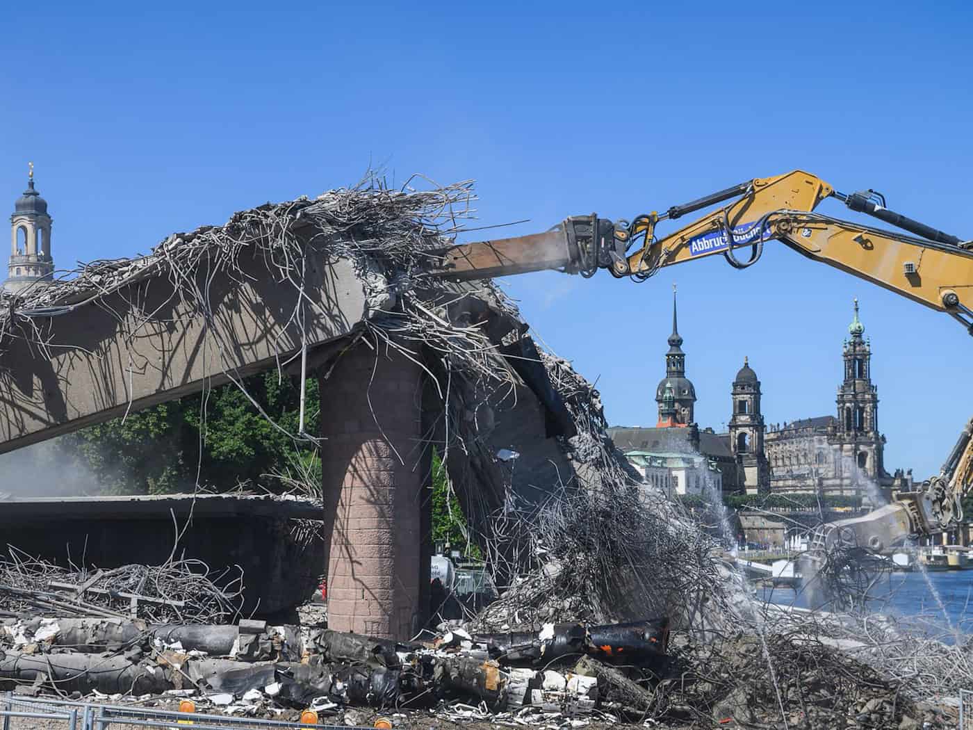 La demolición del puente Carola cuesta 2,5 millones de euros menos