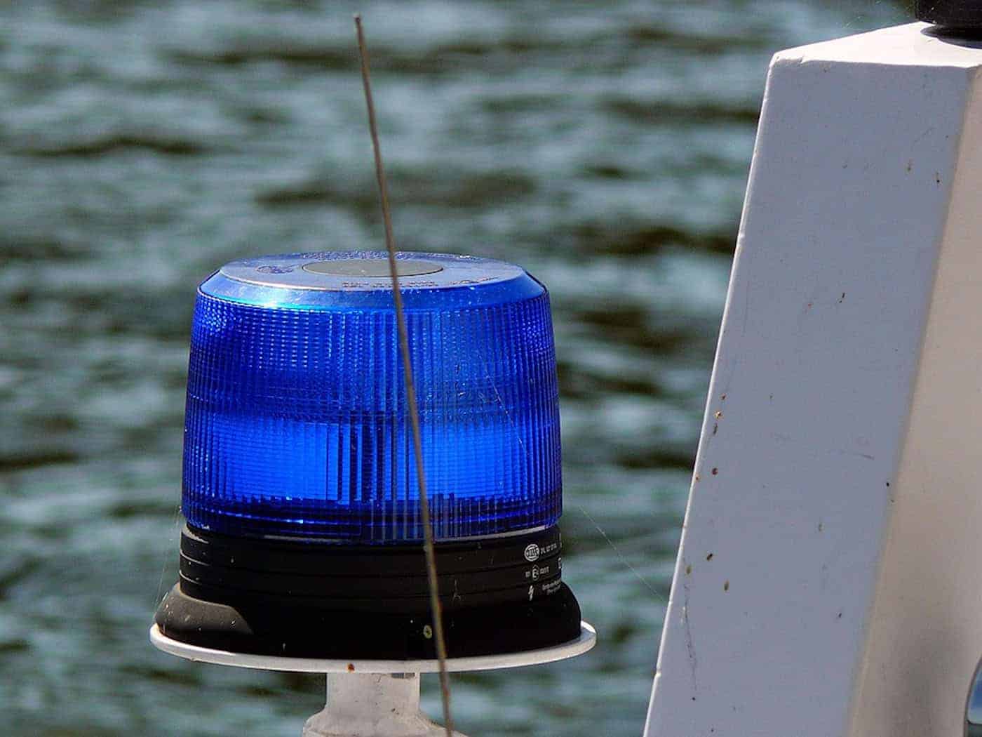 Elf Scheiben, ein Automat, Kabelkanäle: Täter verwüsten Dresdner Bahnhalt