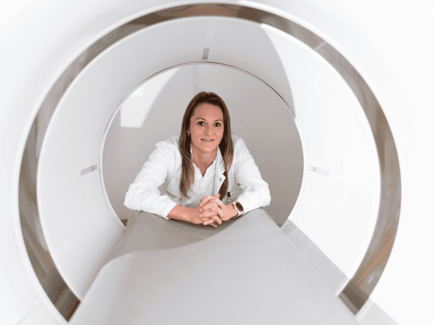 Für Prof. Anja Braune ist der neue Scanner ein Schlüssel: Das Gerät soll KI-gestützte Diagnosen und maßgeschneiderte Therapien möglich machen.