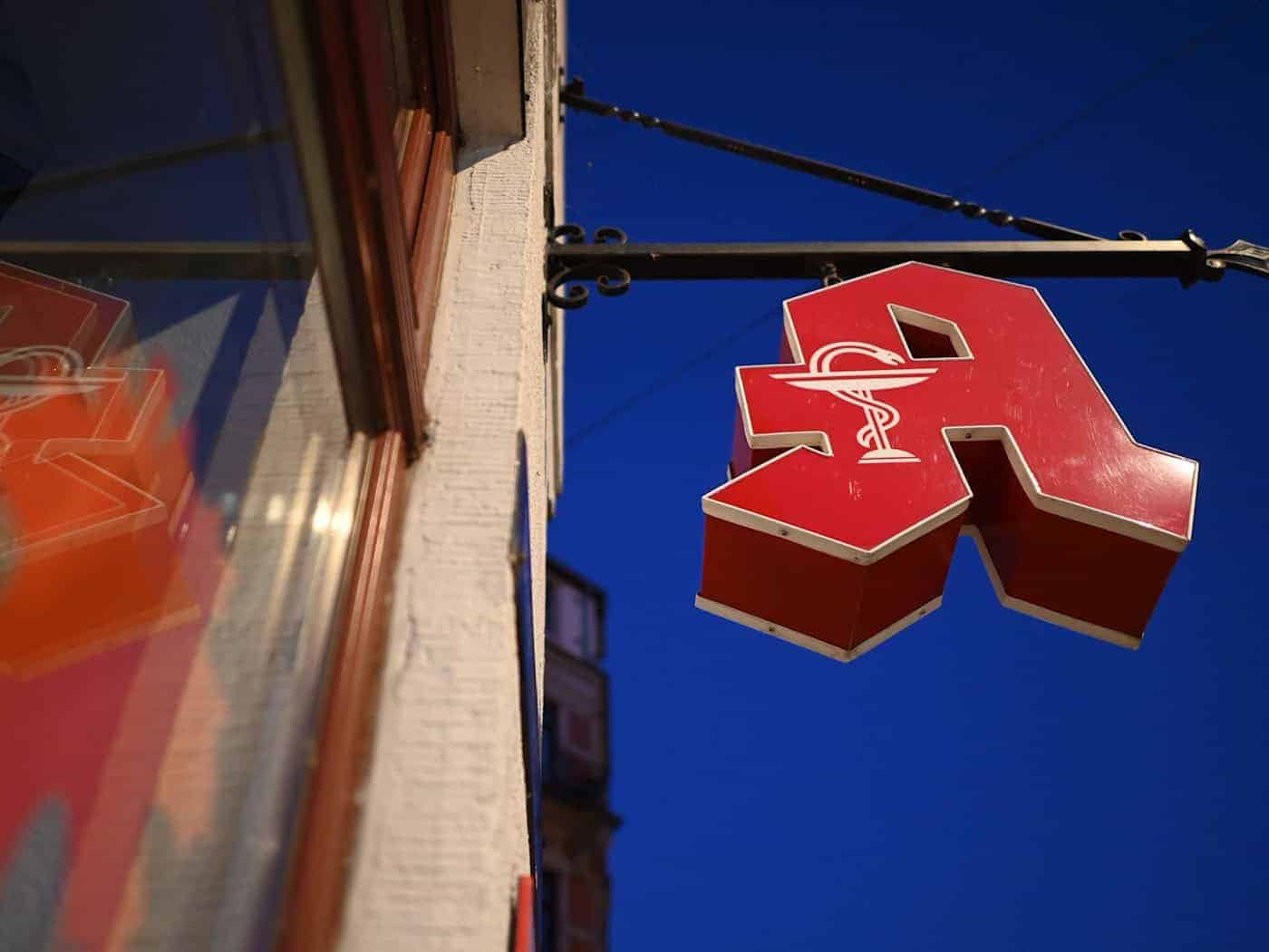 Las farmacias luchan contra la escasez y la competencia en línea