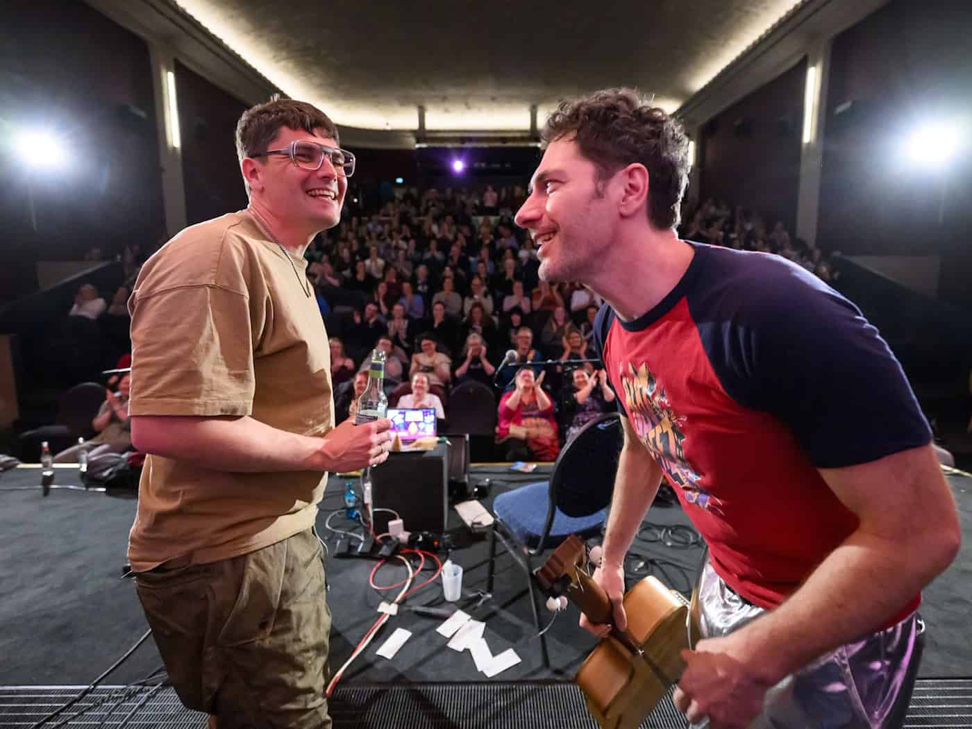 Глядачі задають тон у "керованому співі"