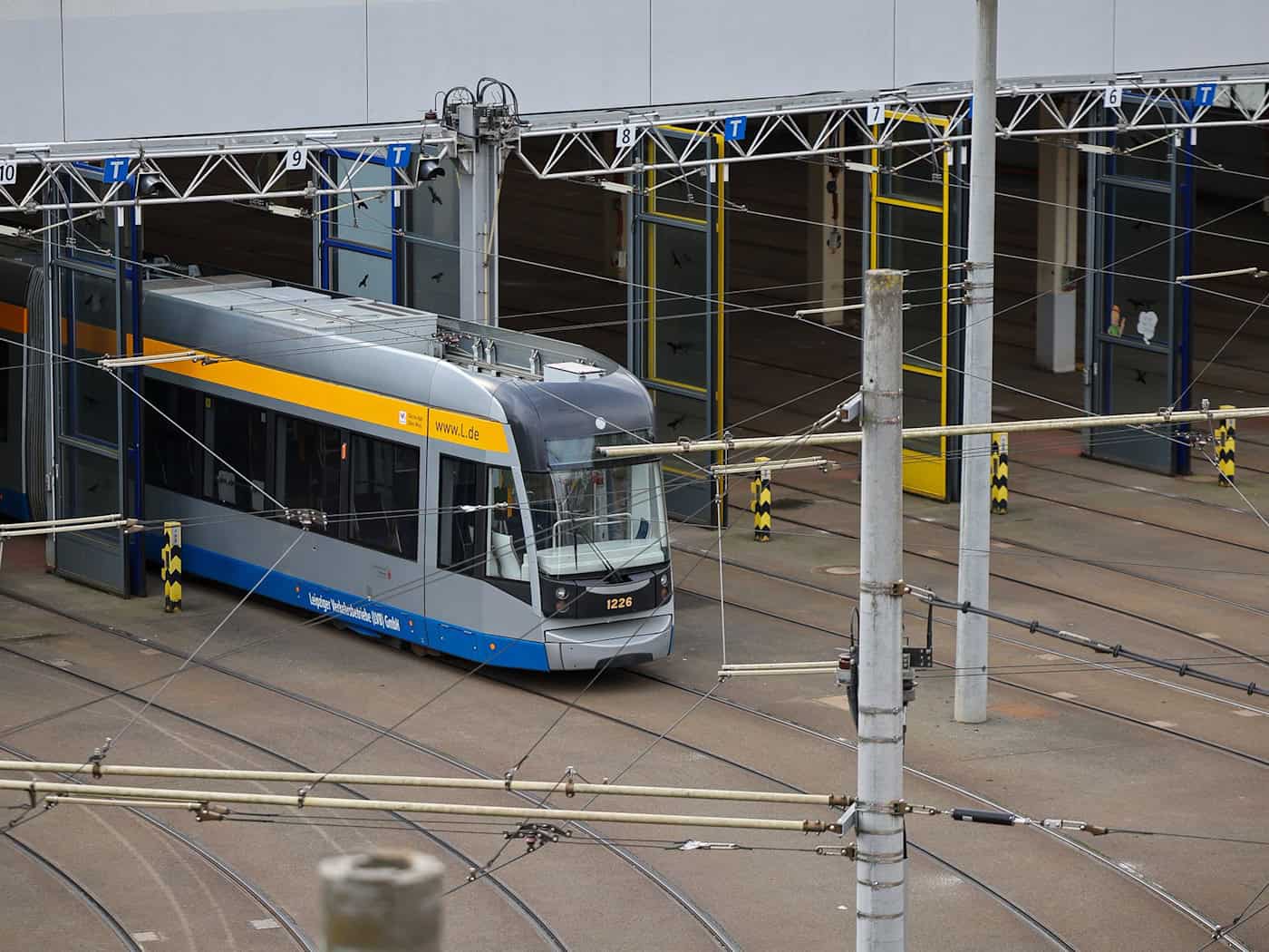 In den Verhandlungen zum Tarifvertrag fordert Verdi etwa Entlastungen bei den Arbeitszeiten sowie längere Ruhezeiten. (Symbolbild) / Foto: Jan Woitas/dpa