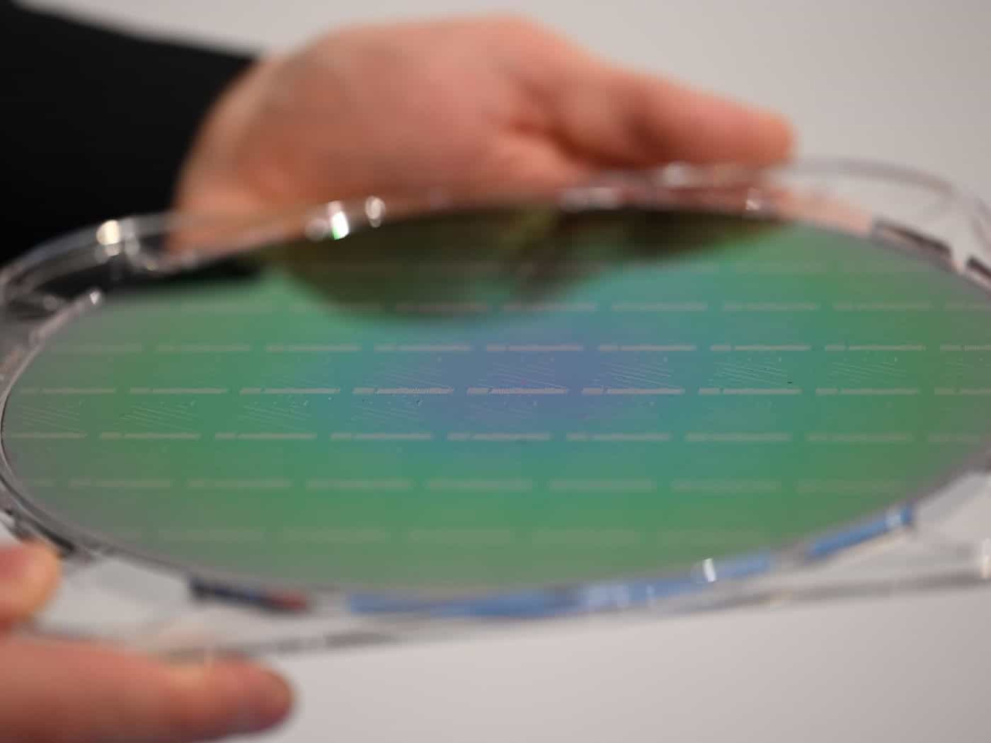 Chip supplier Siltronic cancels dividend after losses