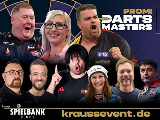 Promi Darts Masters 2026 in Chemnitz: Die Teilnehmer – Ricky Evans, Fallon Sherrock, Mensur Suljović, Gabriel Clemens, Simon Trommler, Mathias Mester, Julia Taubitz und Ikke Hüftgold – posieren gemeinsam für das offizielle Event-Plakat.