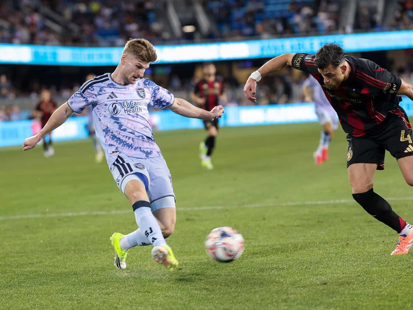 Timo Werner (l) set up the second goal for San José / Photo: Jeff Mulvihill Jr./ZUMA Press Wire/dpa