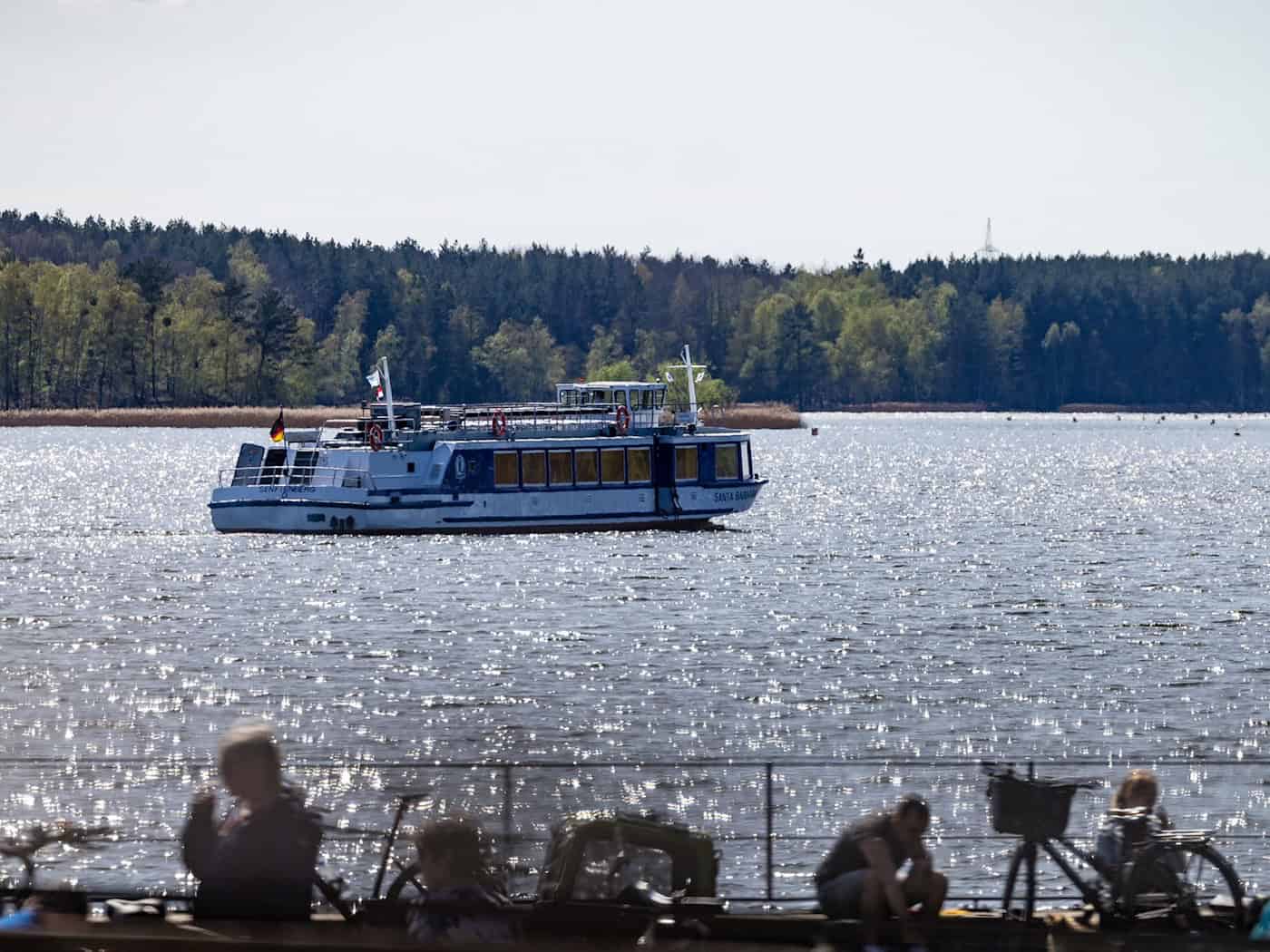 Озерний пейзаж: затоплені кар'єри з'єднані між собою
