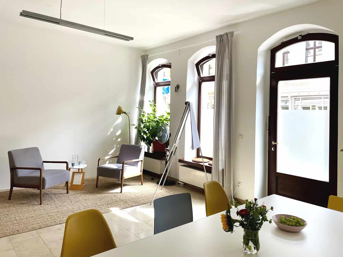 Helle und freundliche Räume helfen, sich zu fokussieren und die richtigen Antworten zu finden. Business Coaching Dresden