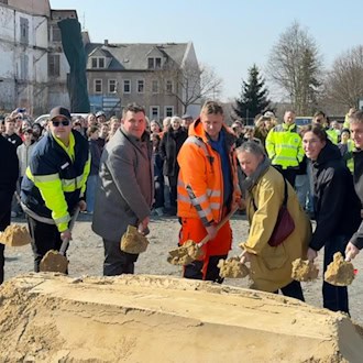 Spatenstich in Radeberg