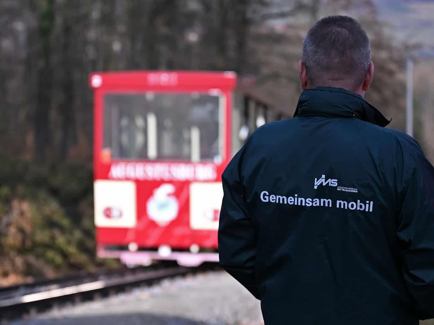 Čerstwa kura za historisku železnicu w Augustusburgu