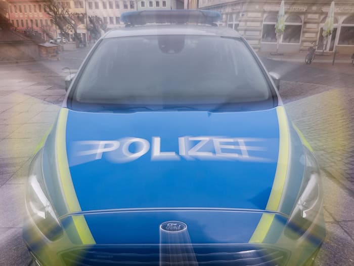 Ein Hähnchengrill war zu hoch für eine Unterführung in Adorf. (Archivbild) / Foto: Jan Woitas/dpa